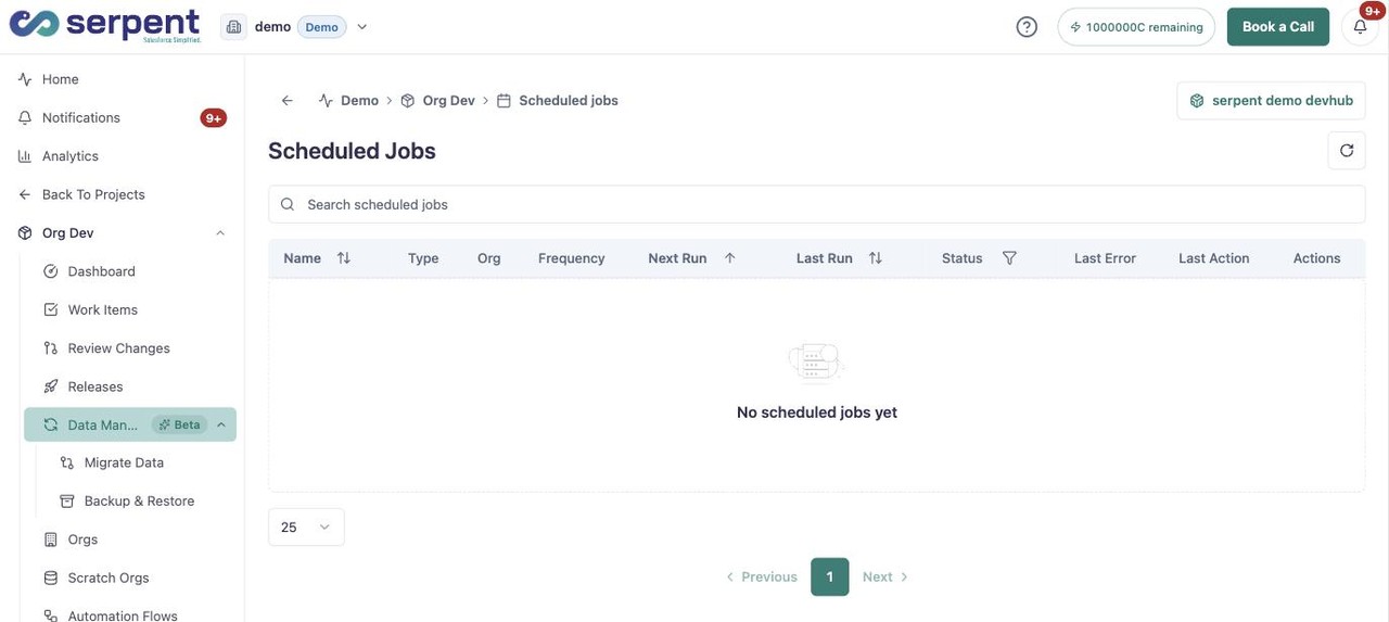 جدول Scheduled Jobs بأعمدة الاسم والنوع والـ org والتكرار والتشغيلة الجاية واللي فاتت والحالة والأكشنز